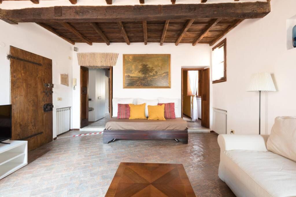 Vicolo Di San Celso By Varental * Rom