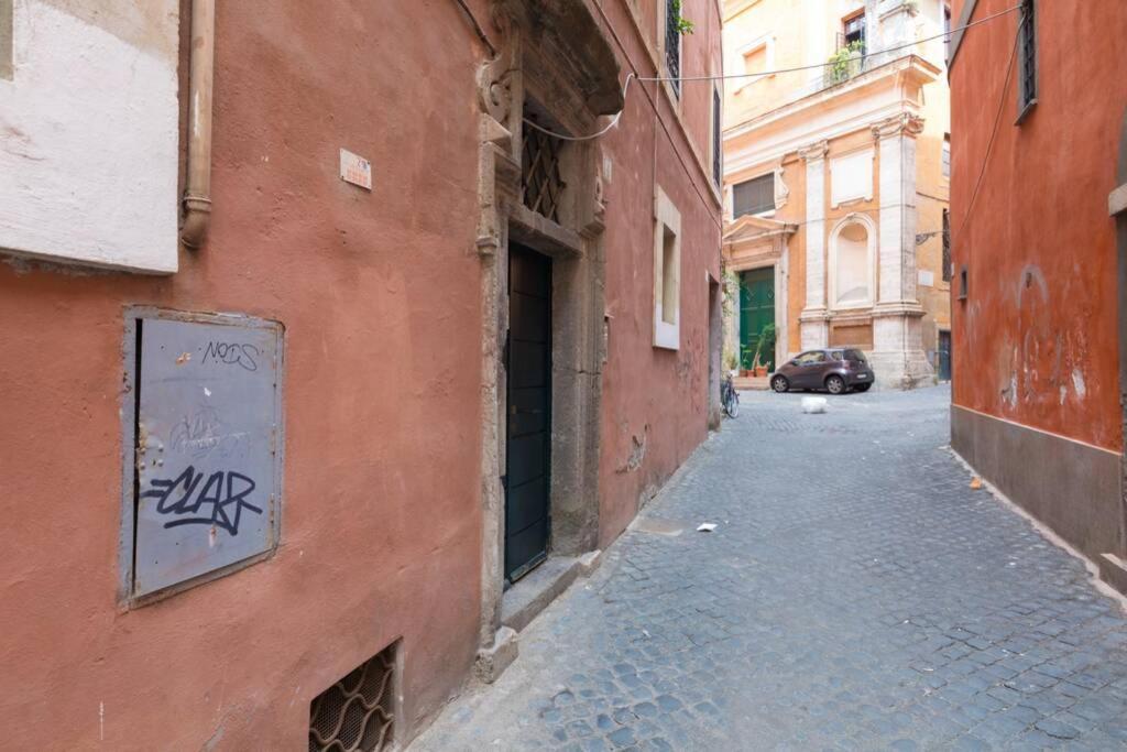 Vicolo Di San Celso By Varental * Rom